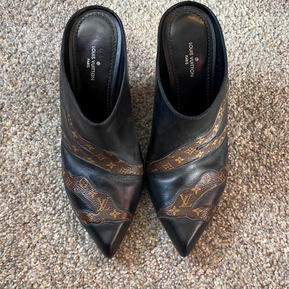 Louis Vuitton 2017 fireball mule size 37
